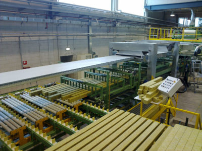 Sistemas de producción paneles sandwich - Adecuación de máquinas - Sección lana mineral máquina dosificadora de adhesivo
